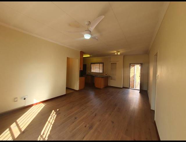 2 BEDROOM TOWNHOUSE FOR SALE IN ROOIHUISKRAAL NORTH